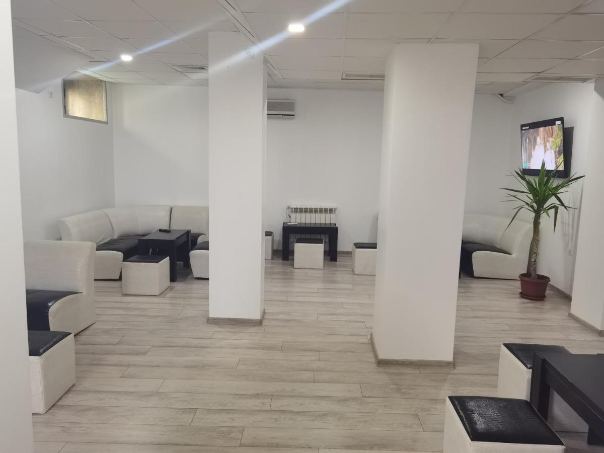 חאסקובו Hotel Oazis מראה חיצוני תמונה